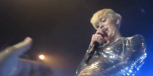 Miley Cyrus Laisse Ses Fans Toucher Ses Parties Intimes La Dh 6169