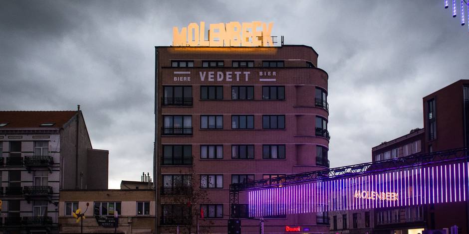 Une pancarte géante façon Hollywood pour Molenbeek
