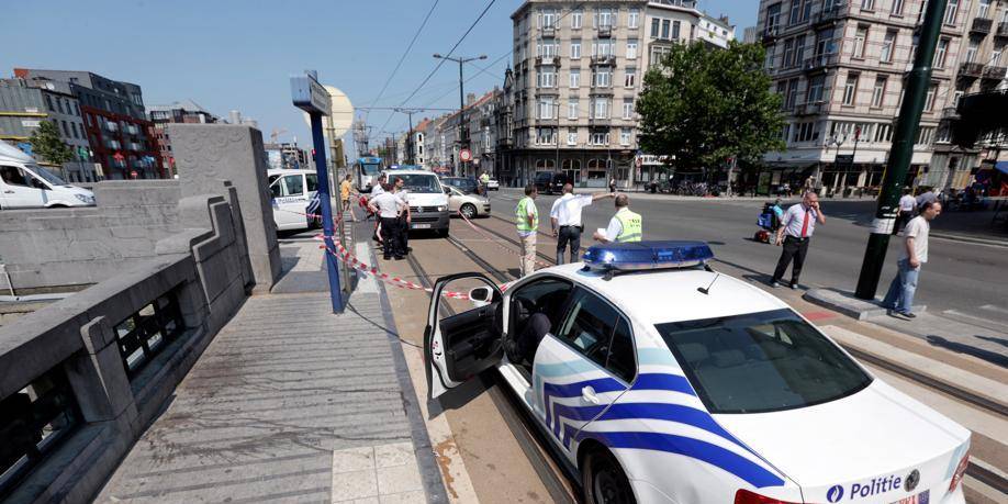 Bruxelles-Ville: Un homme armé dans le tram 51 effraie un passant